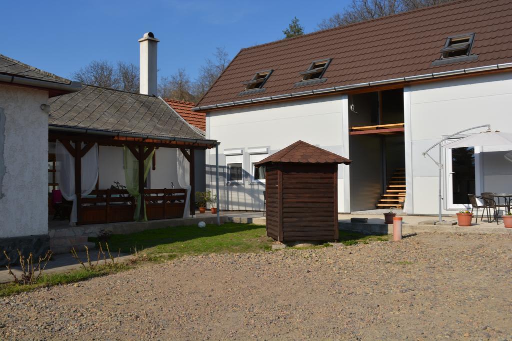 Hotel Napsugár Vendégház Egerszalók Esterno foto